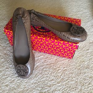 NEW IN BOX Tory Burch Tan Reva Flats